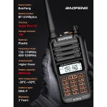 Radio Baofeng UV9R Plus en uso al aire libre mostrando su robustez y resistencia