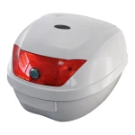 Maleta portacasco blanca universal para moto con capacidad de 28 litros