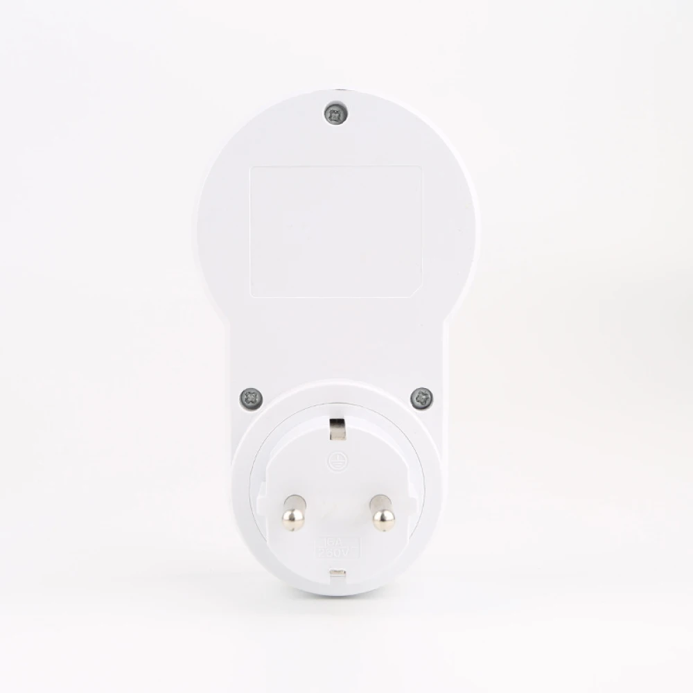 Detalle de pantalla LCD y botones de programación del enchufe temporizador digital