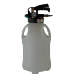 Uso de la máquina automática llenado de aceite en taller mecánico